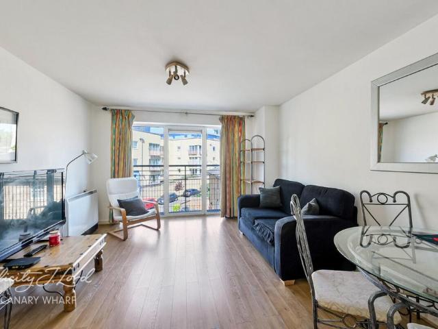 Flat for sale in Canary Wharf, Greater London