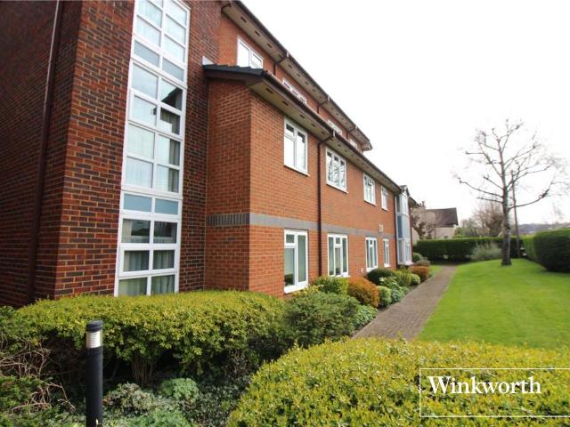 Flat for sale in Elstree and Borehamwood, Borehamwood