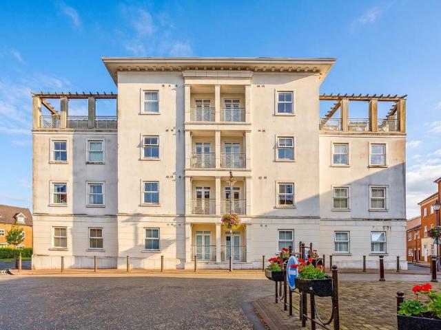 Flat for sale in Dickens Heath, Solihull