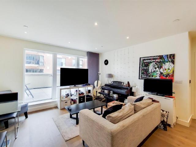 Flat for sale in Greater London
