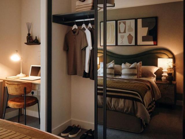 Flat for sale in London Borough of Hounslow, Strand