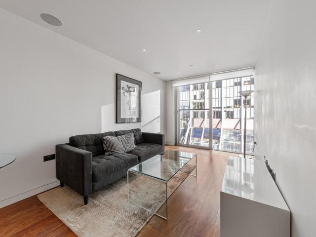 Flat for sale in Lyons, Greater London