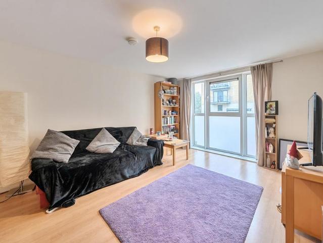 Flat for sale in Greenwich Town Centre, Greater London