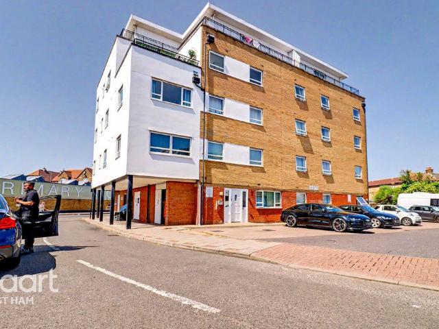 Flat for sale in Beckton, Greater London