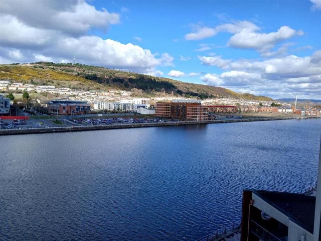 Flat for sale in SA1 Swansea Waterfront, Nangreaves