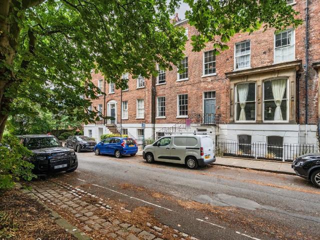 Flat for sale in Wrenthorpe, West Yorkshire