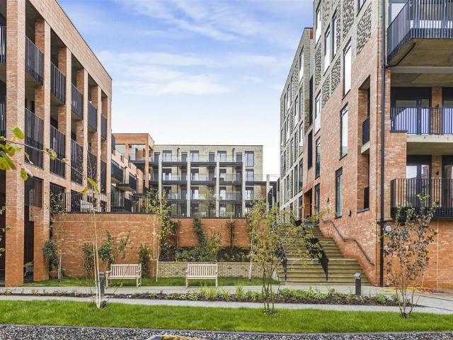 Flat for sale in St Albans, Five Acres