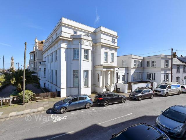 Flat for sale in Oxenden, The Bridge