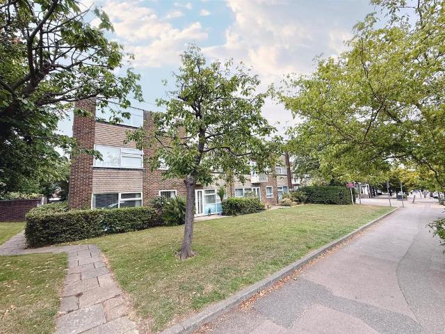 Flat for sale in Navestock Side, Essex