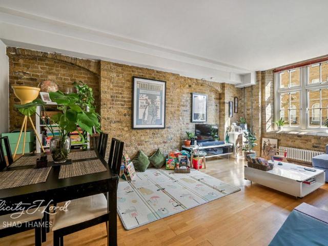 Flat for sale in Rotherhithe, Greater London