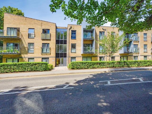 Flat for sale in Pouchen End, Hertfordshire