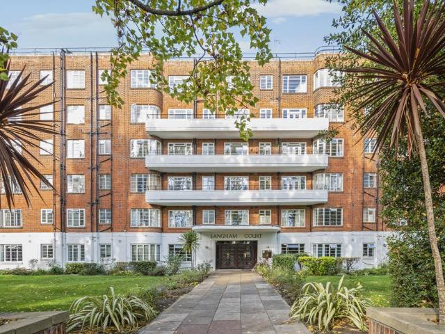 Flat for sale in London Borough of Merton, Raynes Park