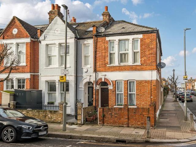 House for sale in Southfields, Greater London