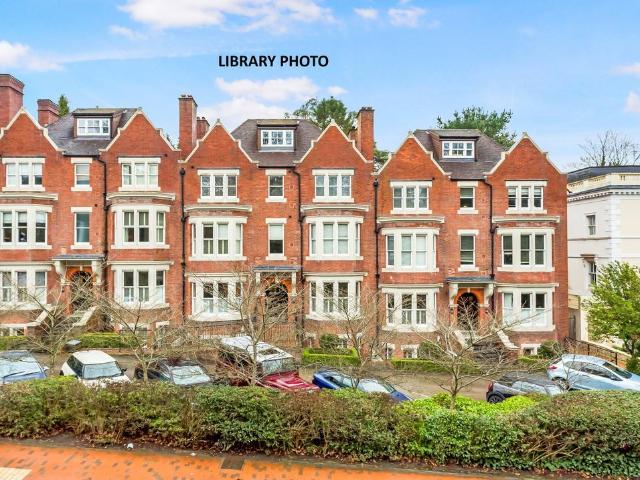 Flat for sale in Broadwater Down, Sandown Park
