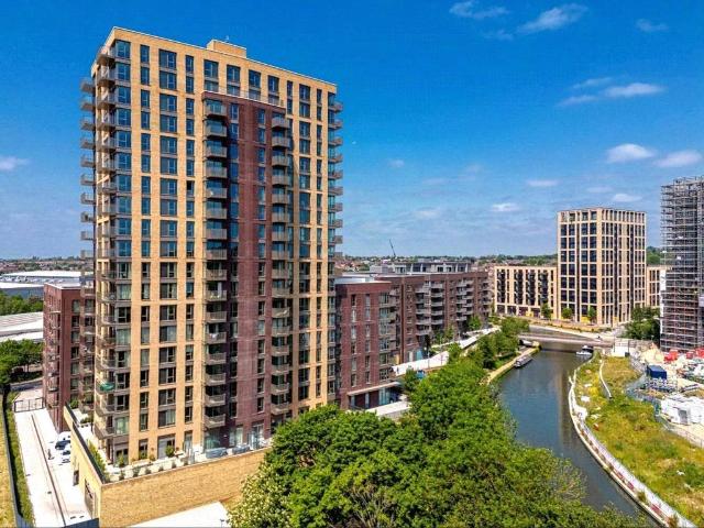 Flat for sale in London Borough of Ealing, Greater London