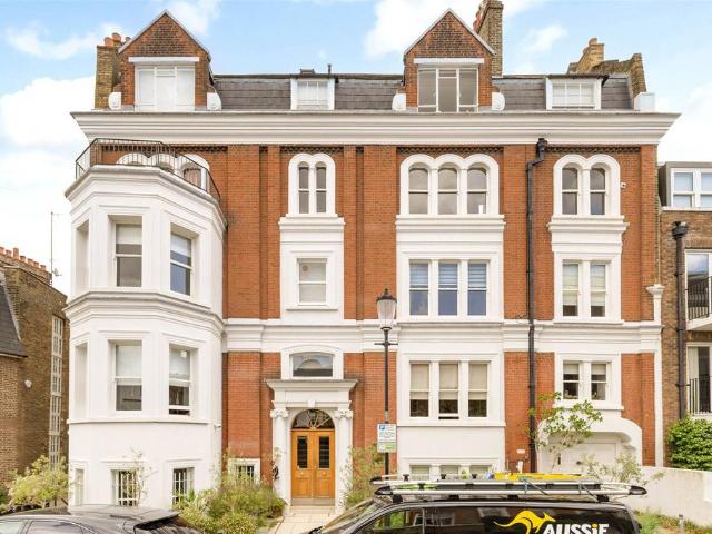 Flat for sale in Royal Borough of Kensington and Chelsea, Greater London