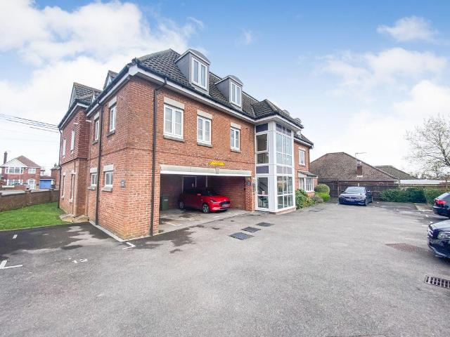 Flat for sale in Hedge End, Helford
