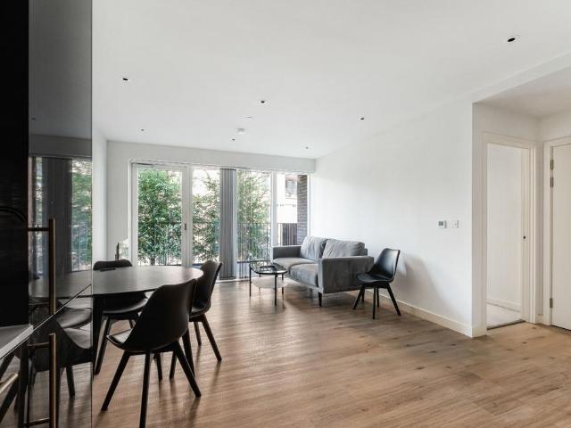 Flat for sale in Hornsey, Greater London