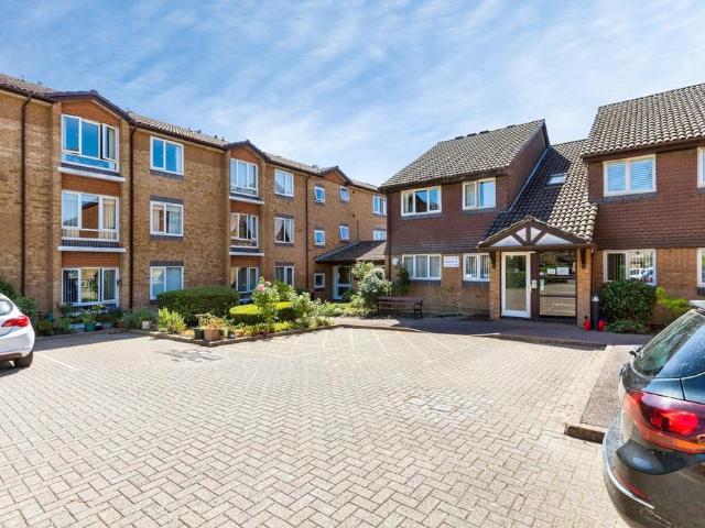 Flat for sale in North Horsham, Horsham