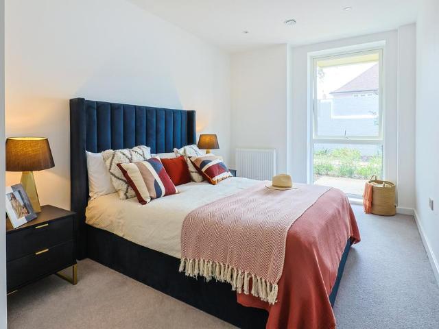 Flat for sale in London Borough of Hounslow, Cat Hill