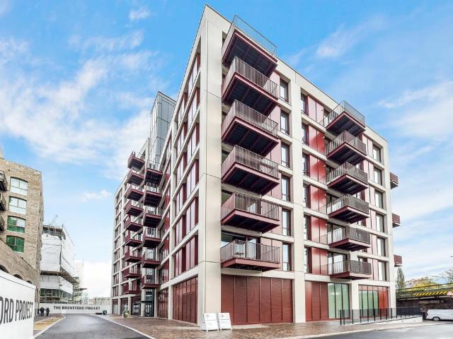 Flat for sale in London Borough of Hounslow, Isle Of Man
