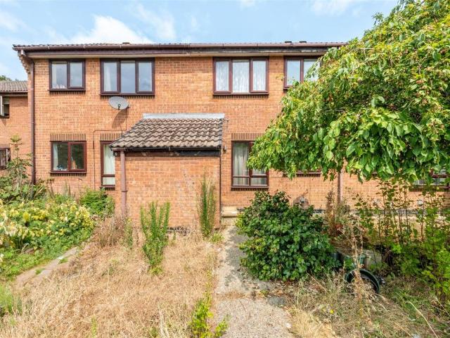 Flat for sale in Whitley Wood, Reading