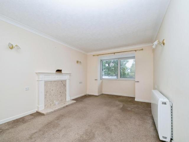 Flat for sale in Dawlish, Teignbridge
