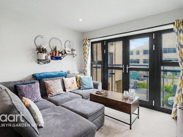 Flat for sale in Fretherne, Hertfordshire