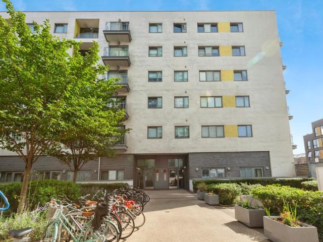 Flat for sale in Bromley-by-Bow, Poplar Grove