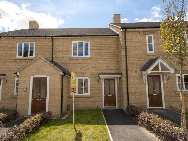 Flat for sale in Crawley, Black Bourton