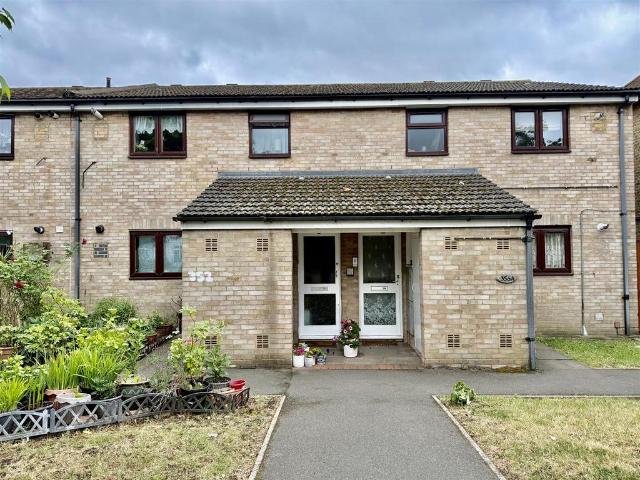 Flat for sale in London Borough of Hounslow, Greater London