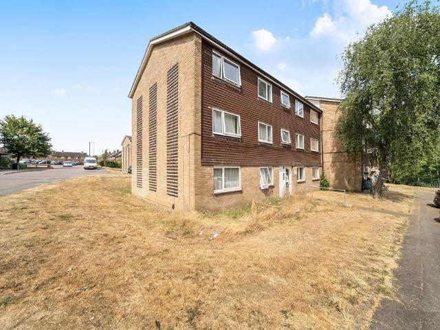 Flat for sale in St Albans, Five Acres