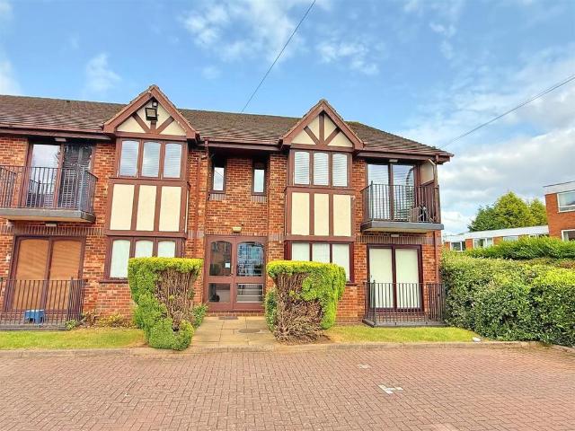 Flat for sale in Four Oaks, West Midlands