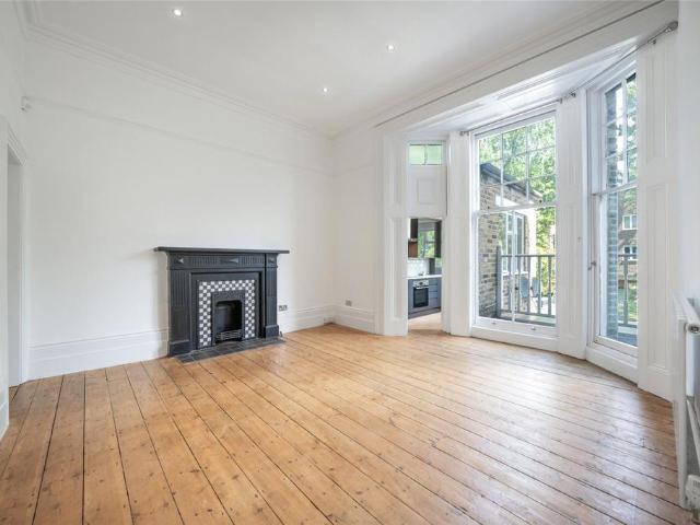 Flat for sale in Maida Vale, Greater London