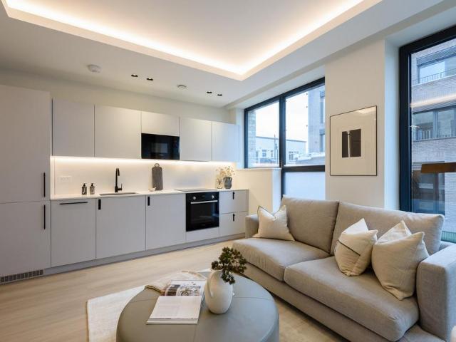 Flat for sale in London Borough of Ealing, Greater London