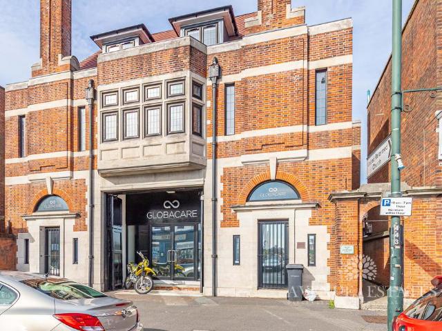 Flat for sale in Talbot Village, Bournemouth