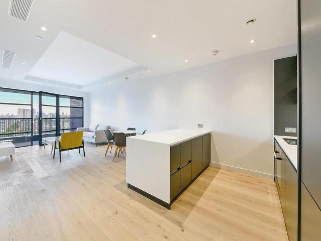 Flat for sale in London City Island, Blackwall