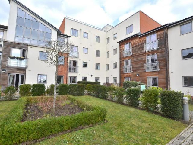 Flat for sale in Fleet, Hart