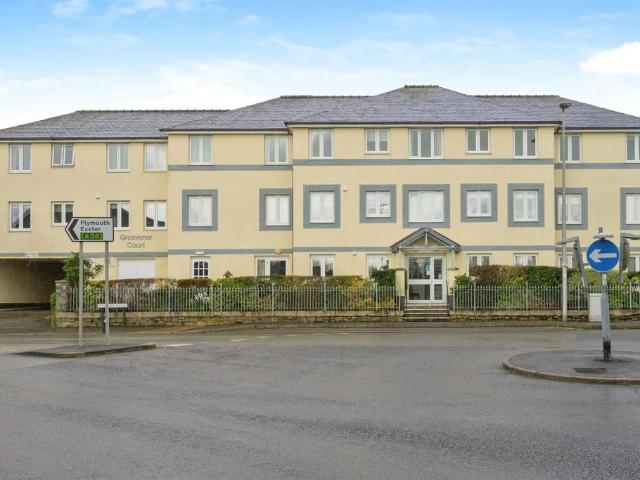 Flat for sale in Strode, Devon