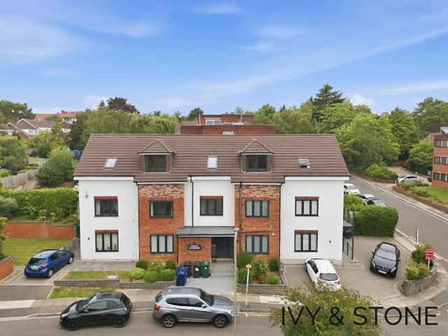 Flat for sale in High Barnet, Greater London