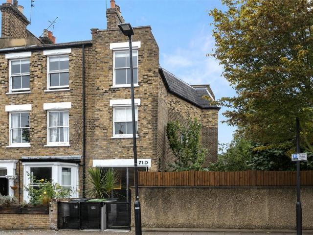 Flat for sale in Finsbury Park, Greater London