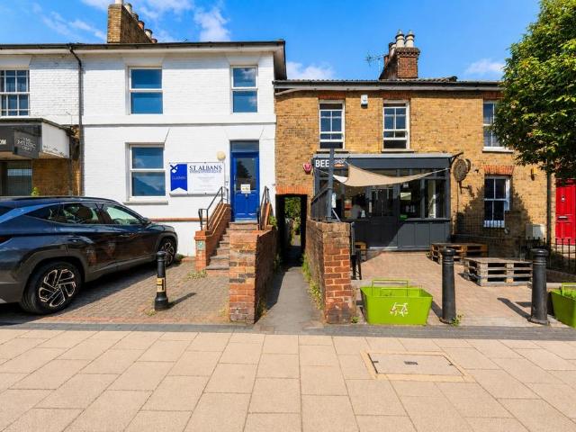 Flat for sale in St Albans, Five Acres