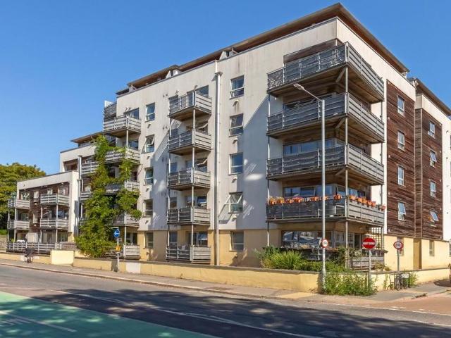 Flat for sale in Round Hill, Brighton & Hove