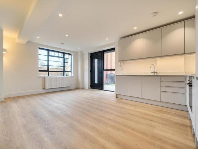Flat for sale in Bellingham, Greater London