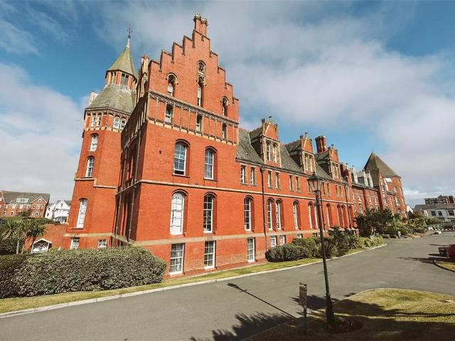 Flat for sale in Southport, Sefton