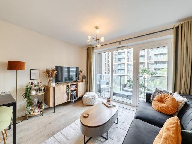 Flat for sale in Wandsworth, Greater London