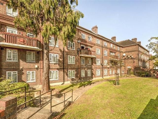 Flat for sale in East Dulwich, Greater London
