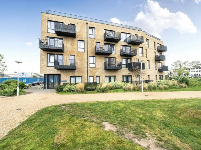 Flat for sale in Fretherne, Hertfordshire