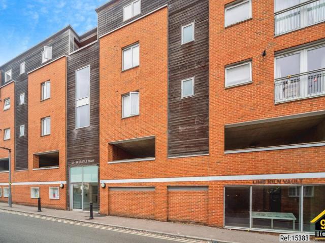 Flat for sale in Castle, Bedford