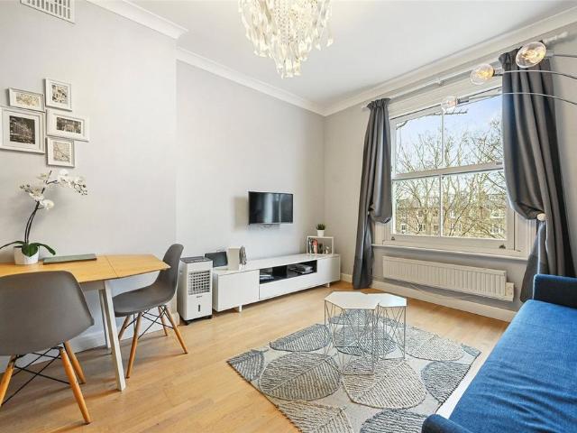 Flat for sale in Brook Green, Greater London